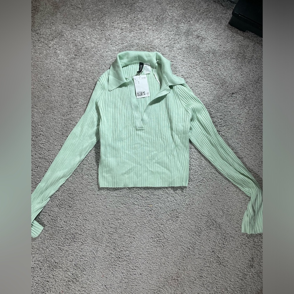 NWT H&M Divided Long Sleeve Ribbed Crop Shirt Size Medium Women’s Light Green
